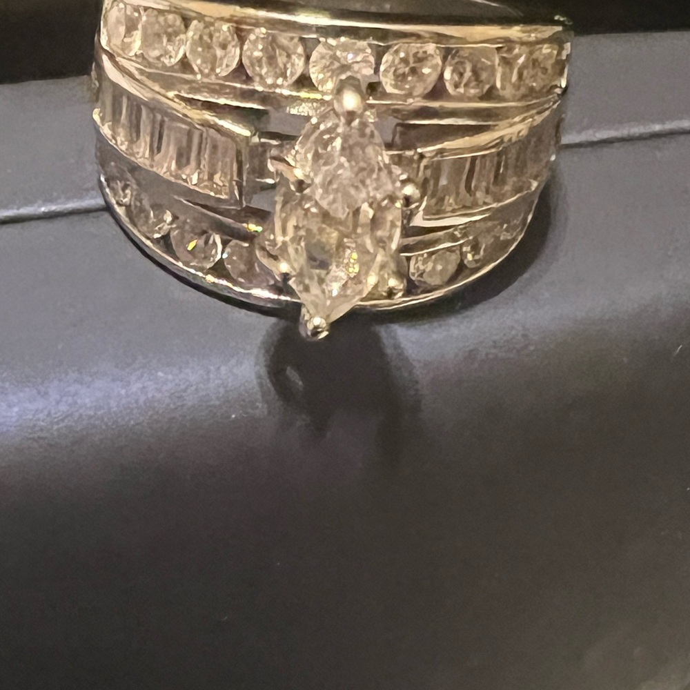 Elegant Silver Women's Ring